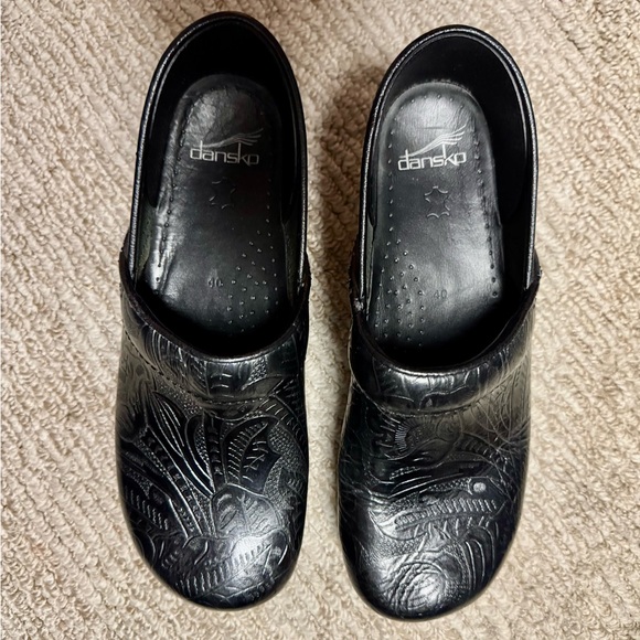 Dansko Black Embossed Professional Clogs Womens size 40 (US 10) - Picture 1 of 3